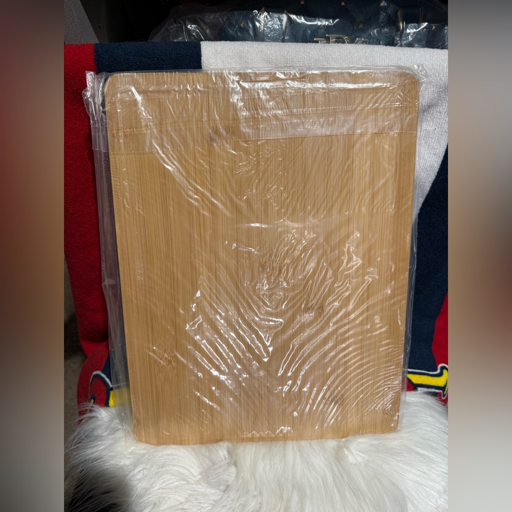 Bamboo Cutting Board. 14x11 - Picture 3 of 5
